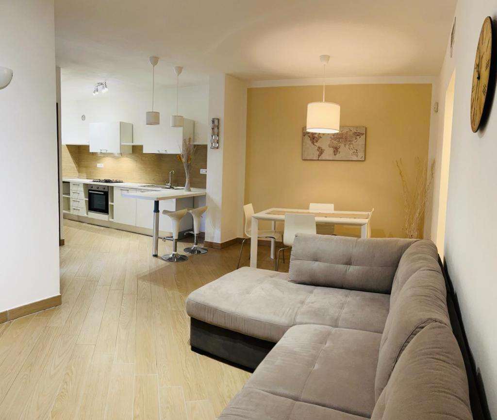 אסטי Comecasa Modern Apartment In Historical Centre מראה חיצוני תמונה