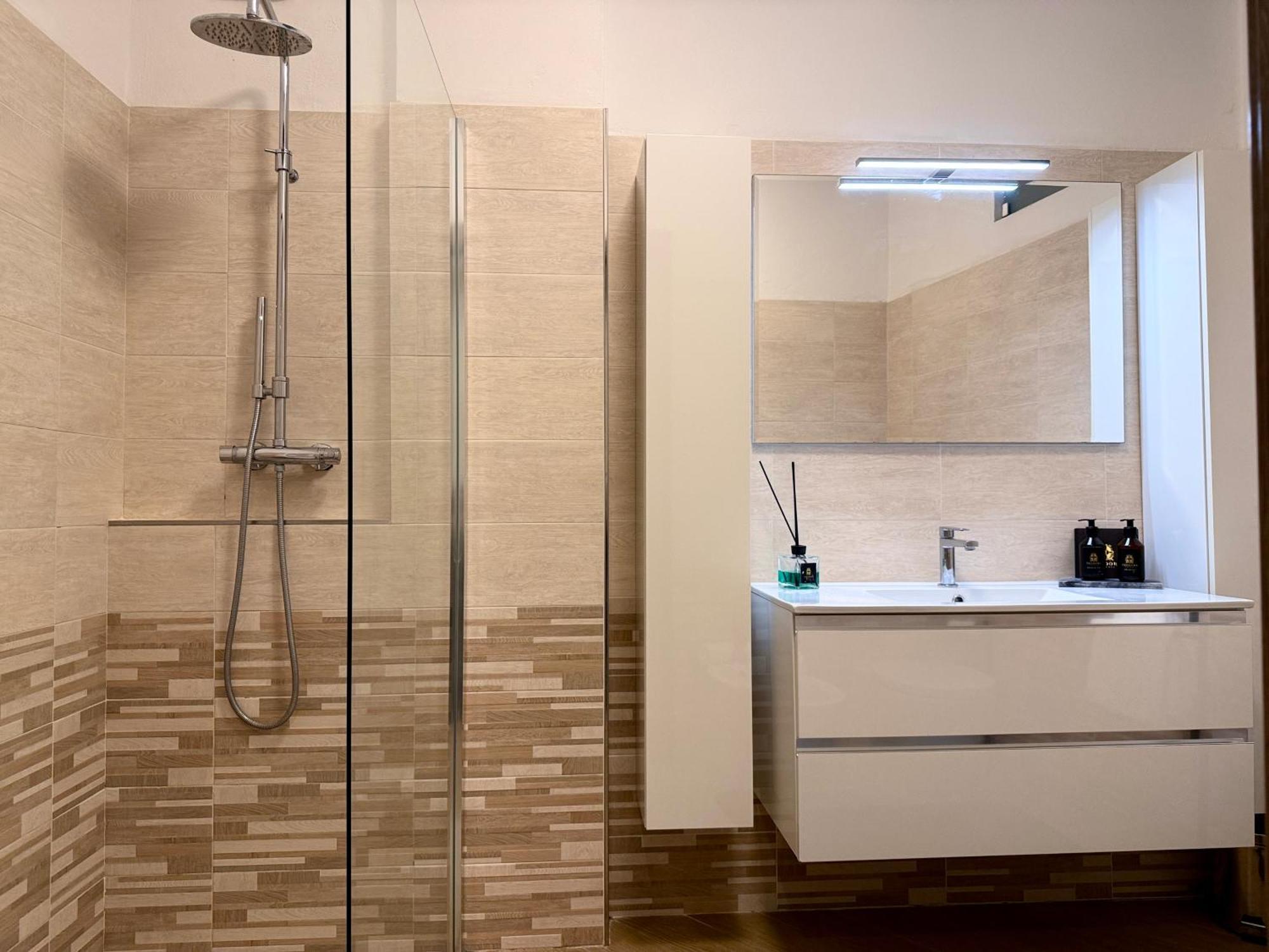 אסטי Comecasa Modern Apartment In Historical Centre מראה חיצוני תמונה